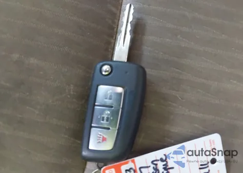 2017 Nissan Rogue S z USA, uszkodzony, nr VIN KNMAT2MVXHP539175